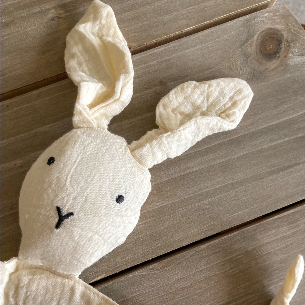 ⭐️ BOGO ⭐️ HP-Hoppy the Bunny Muslin Lovey - Picture 2 of 4